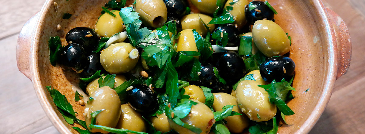 oliven marinert i sitron, koriander, persille og hvitløk.