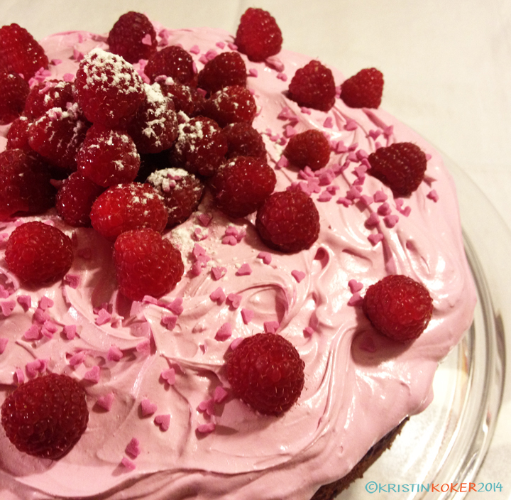 rødbetesjokoladekake med marengskrem, 8romakntiske kaker og muffins til valentinsdagen