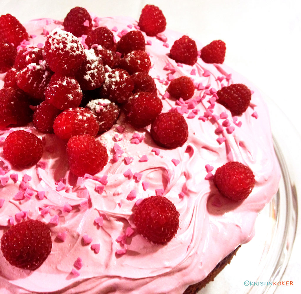 Sjokoladekake med rødbeter og rosa marengskrem