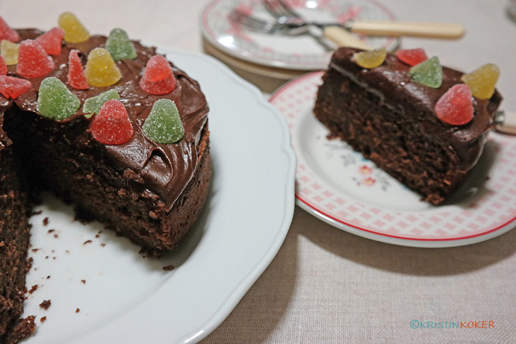 liten sjokoladekake med deilig sjokoladeganacheglasur